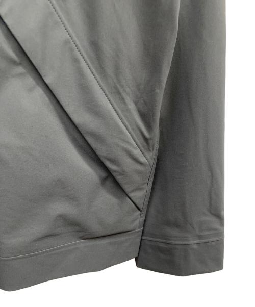 AIGLE（エーグル）AIGLE (エーグル) AIGLE　グレー　撥水 保温 3レイヤー 　ソフトシェルジャケット グレー サイズ:SIZE Lの古着・服飾アイテム