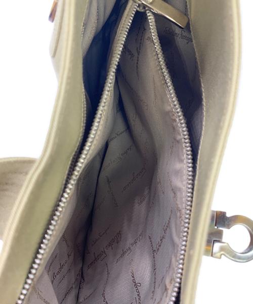 Salvatore Ferragamo（サルヴァトーレ フェラガモ）Salvatore Ferragamo (サルヴァトーレ フェラガモ) Salvatore Ferragamo　ベージュ　ワンショルダーバッグ ベージュの古着・服飾アイテム