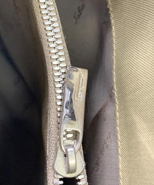 Salvatore Ferragamo（サルヴァトーレ フェラガモ）Salvatore Ferragamo (サルヴァトーレ フェラガモ) Salvatore Ferragamo　ベージュ　ワンショルダーバッグ ベージュの古着・服飾アイテム