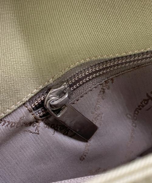 Salvatore Ferragamo（サルヴァトーレ フェラガモ）Salvatore Ferragamo (サルヴァトーレ フェラガモ) Salvatore Ferragamo　ベージュ　ワンショルダーバッグ ベージュの古着・服飾アイテム