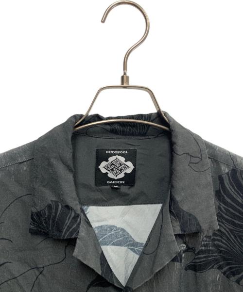 BUDSPOOL（バッズプール）BUDSPOOL (バッズプール) Gakkin (ガッキン) BUDSPOOL×GAKKIN　廻り花 HAWAIIAN SHIRT　半袖シャツ グレー サイズ:SIZE Lの古着・服飾アイテム
