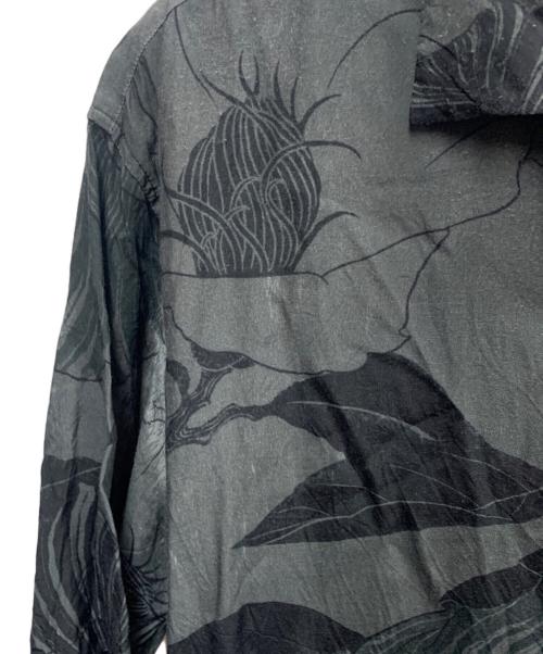 BUDSPOOL（バッズプール）BUDSPOOL (バッズプール) Gakkin (ガッキン) BUDSPOOL×GAKKIN　廻り花 HAWAIIAN SHIRT　半袖シャツ グレー サイズ:SIZE Lの古着・服飾アイテム