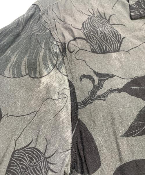 BUDSPOOL（バッズプール）BUDSPOOL (バッズプール) Gakkin (ガッキン) BUDSPOOL×GAKKIN　廻り花 HAWAIIAN SHIRT　半袖シャツ グレー サイズ:SIZE Lの古着・服飾アイテム