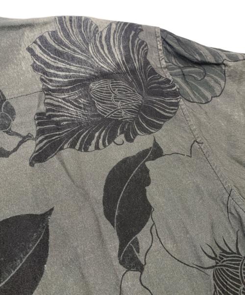 BUDSPOOL（バッズプール）BUDSPOOL (バッズプール) Gakkin (ガッキン) BUDSPOOL×GAKKIN　廻り花 HAWAIIAN SHIRT　半袖シャツ グレー サイズ:SIZE Lの古着・服飾アイテム