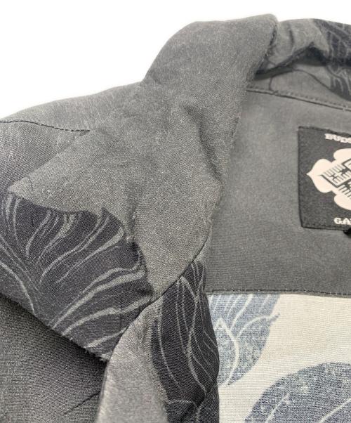 BUDSPOOL（バッズプール）BUDSPOOL (バッズプール) Gakkin (ガッキン) BUDSPOOL×GAKKIN　廻り花 HAWAIIAN SHIRT　半袖シャツ グレー サイズ:SIZE Lの古着・服飾アイテム