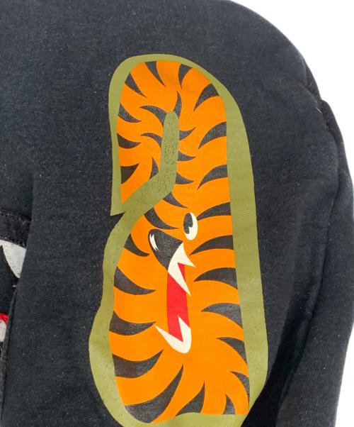 A BATHING APE（アベイシングエイプ）A BATHING APE (アベイシングエイプ) SHARK HOODIE　プルオーバーパーカー ブラック サイズ:Mの古着・服飾アイテム