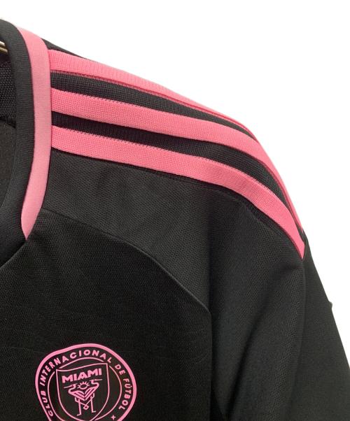 adidas（アディダス）adidas (アディダス) AUTHENTIC (オーセンティック) インテルマイアミ 22/23シーズン　メッシ　サッカーウェア(トップス) ピンク×ブラック サイズ:XLの古着・服飾アイテム