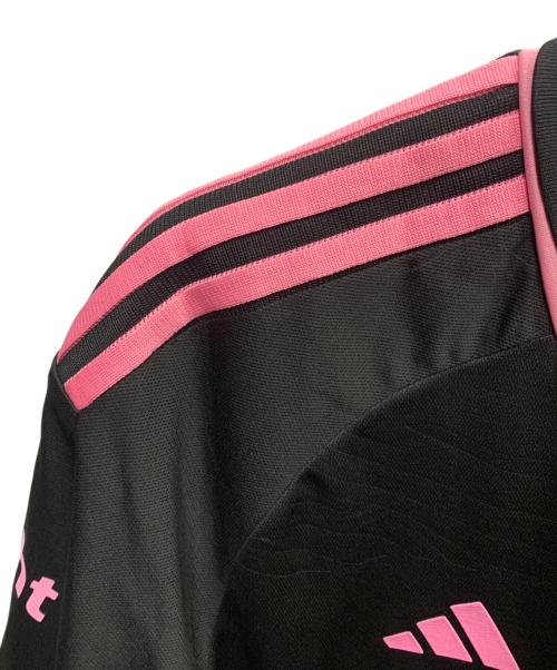 adidas（アディダス）adidas (アディダス) AUTHENTIC (オーセンティック) インテルマイアミ 22/23シーズン　メッシ　サッカーウェア(トップス) ピンク×ブラック サイズ:XLの古着・服飾アイテム