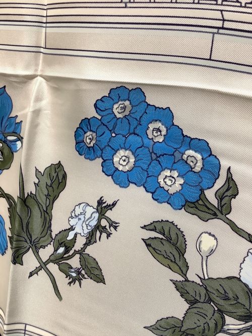 HERMES（エルメス）HERMES (エルメス) カレ90 Quai aux Fleurs 花咲く海岸通り シルクスカーフ ブルー×ホワイトの古着・服飾アイテム