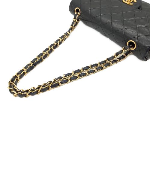 CHANEL（シャネル）CHANEL (シャネル) ダブルフラップチェーンショルダーバッグ ブラックの古着・服飾アイテム
