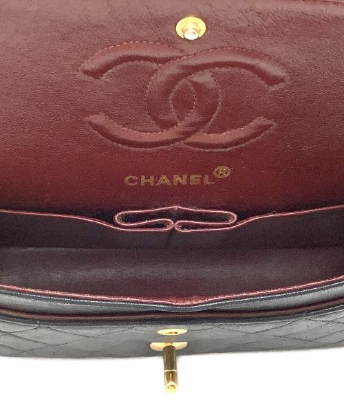 CHANEL（シャネル）CHANEL (シャネル) ダブルフラップチェーンショルダーバッグ ブラックの古着・服飾アイテム