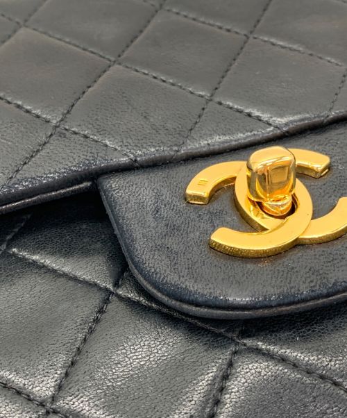 CHANEL（シャネル）CHANEL (シャネル) ダブルフラップチェーンショルダーバッグ ブラックの古着・服飾アイテム