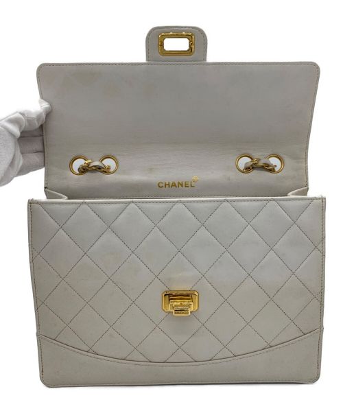 CHANEL（シャネル）CHANEL (シャネル) ダブルチェーンショルダーバッグ ホワイトの古着・服飾アイテム