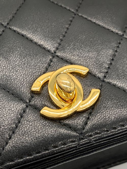 CHANEL（シャネル）CHANEL (シャネル) チェーンショルダーバッグ ブラックの古着・服飾アイテム