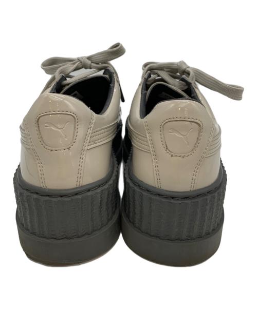 PUMA（プーマ）PUMA (プーマ) FENTY by Rihanna (フェンティバイリアーナ) エナメルポインテッドスニーカー グレーブラック サイズ:25の古着・服飾アイテム