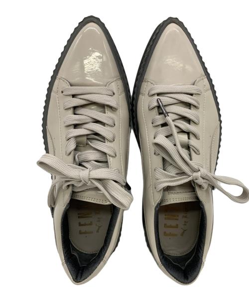 PUMA（プーマ）PUMA (プーマ) FENTY by Rihanna (フェンティバイリアーナ) エナメルポインテッドスニーカー グレーブラック サイズ:25の古着・服飾アイテム