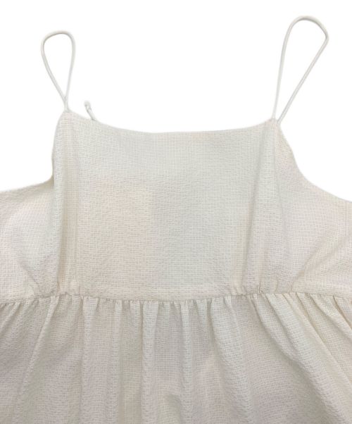 Adam et Rope（アダム エ ロペ）Adam et Rope (アダムエロペ) サッカーキャミワンピース ホワイト サイズ:Fの古着・服飾アイテム