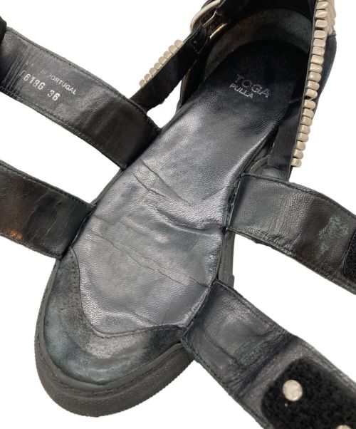 TOGA PULLA（トーガ プルラ）TOGA PULLA (トーガ プルラ) メタルスニーカーサンダル ブラック×シルバー サイズ:36の古着・服飾アイテム