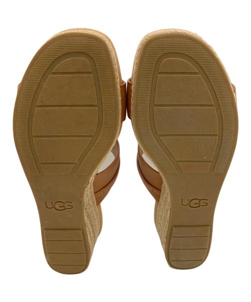 UGG（アグ）UGG (アグ) ウェッジソールサンダル ブラウン×ベージュ サイズ:24の古着・服飾アイテム