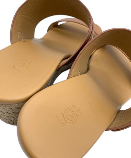 UGG（アグ）UGG (アグ) ウェッジソールサンダル ブラウン×ベージュ サイズ:24の古着・服飾アイテム