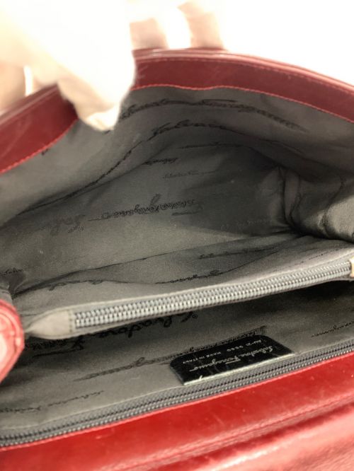 Salvatore Ferragamo（サルヴァトーレ フェラガモ）Salvatore Ferragamo (サルヴァトーレ フェラガモ) ヴァラチェーンショルダーバッグ ボルドーの古着・服飾アイテム