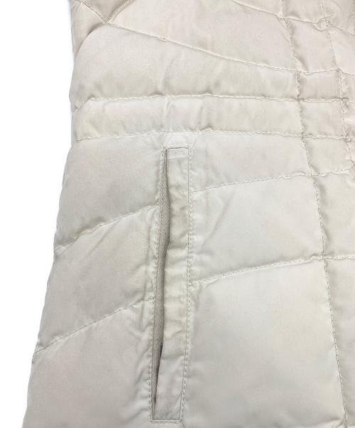 MONCLER（モンクレール）MONCLER (モンクレール) ダウンコート ホワイトの古着・服飾アイテム