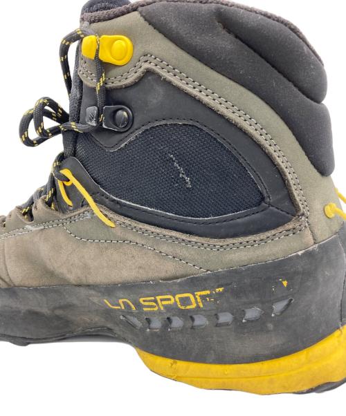 LA SPORTIVA（スポルティバ）LA SPORTIVA (スポルティバ) トレッキングシューズ ブラック×イエロー サイズ:US9の古着・服飾アイテム