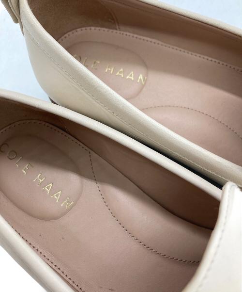 COLE HAAN（コールハーン）COLE HAAN (コールハーン) スタッシペニーローファー ベージュ×ブラウン サイズ:6　1/2の古着・服飾アイテム
