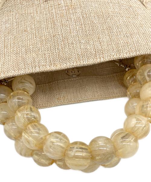 MARONENONFEE（マーロンエノンフィ）MARONENONFEE (マーロンエノンフィ) パールハンドルスカラップバッグ ベージュの古着・服飾アイテム