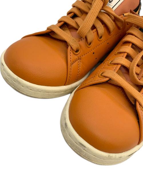 adidas（アディダス）adidas (アディダス) STANSMITH ライオンキング スカー ブラウン×ブラック サイズ:22.5の古着・服飾アイテム