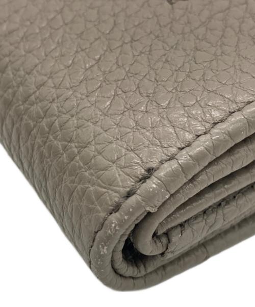 PRADA（プラダ）PRADA (プラダ) 3つ折り財布 グレージュの古着・服飾アイテム