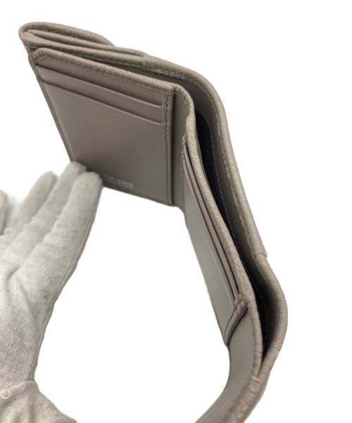 PRADA（プラダ）PRADA (プラダ) 3つ折り財布 グレージュの古着・服飾アイテム