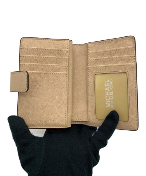 MICHAEL KORS（マイケル・コース）MICHAEL KORS (マイケルコース) 2つ折り財布 ベージュの古着・服飾アイテム