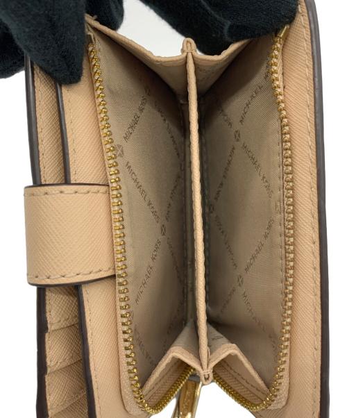 MICHAEL KORS（マイケル・コース）MICHAEL KORS (マイケルコース) 2つ折り財布 ベージュの古着・服飾アイテム