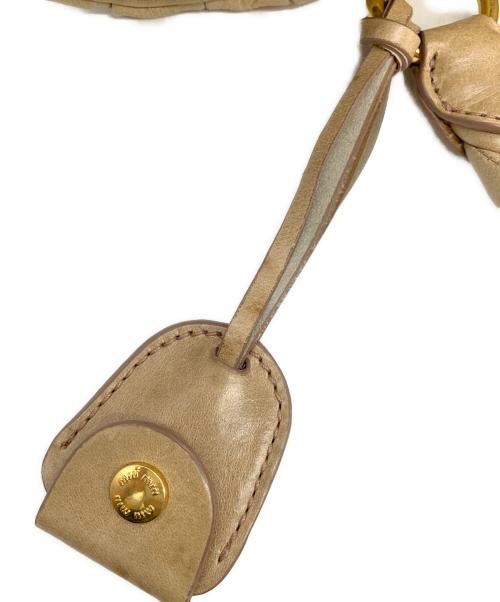 MIU MIU（ミュウミュウ）MIU MIU (ミュウミュウ) マテラッセ ベージュの古着・服飾アイテム