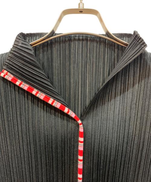 PLEATS PLEASE（プリーツプリーズ）PLEATS PLEASE (プリーツプリーズ) プリーツノースリーブカットソー ブラック×レッド サイズ:3の古着・服飾アイテム