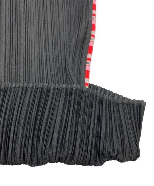 PLEATS PLEASE（プリーツプリーズ）PLEATS PLEASE (プリーツプリーズ) プリーツノースリーブカットソー ブラック×レッド サイズ:3の古着・服飾アイテム