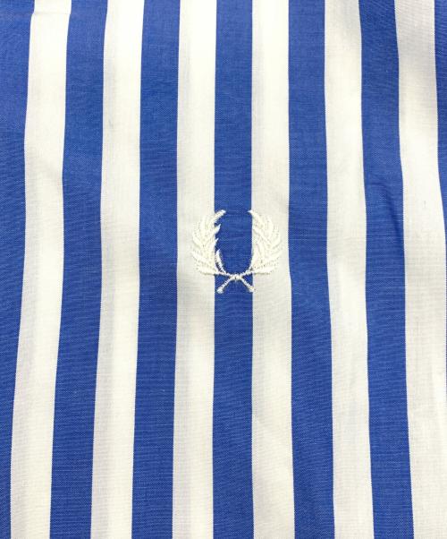 FRED PERRY（フレッドペリー）FRED PERRY (フレッドペリー) 長袖シャツ ホワイト×ブルー サイズ:Lの古着・服飾アイテム