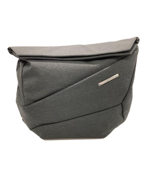 radiant（ラディアント）radiant (ラディアント) スリングバッグ グレーの古着・服飾アイテム