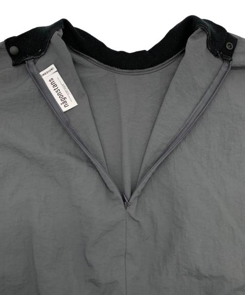 nagonstans（ナゴンスタンス）nagonstans (ナゴンスタンス) タスランウェザードロストプルオーバー グレー×ブルー サイズ:MEDIUMの古着・服飾アイテム