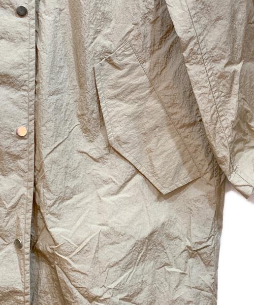 BEAUTY&YOUTH UNITED ARROWS（ビューティーアンドユースユナイテッドアローズ）BEAUTY&YOUTH UNITED ARROWS (ビューティーアンドユースユナイテッドアローズ) ナイロンシャインタフタフードブルゾンコート ベージュ サイズ:Mの古着・服飾アイテム