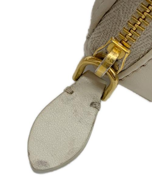 MIU MIU（ミュウミュウ）MIU MIU (ミュウミュウ) レザーミニポーチ付きブレスレット ホワイトの古着・服飾アイテム