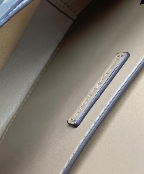 MICHAEL KORS（マイケル・コース）MICHAEL KORS (マイケル・コース) サドルクロスボディスモール ホワイトの古着・服飾アイテム