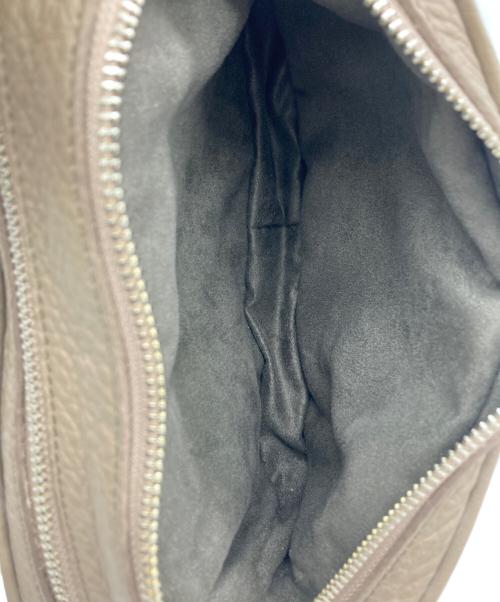 PELLE MORBIDA（ペッレモルビダ）PELLE MORBIDA (ペッレモルビダ) クラッチバッグ ベージュの古着・服飾アイテム