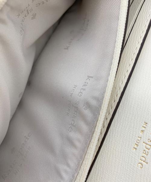 Kate Spade（ケイトスペード）Kate Spade (ケイトスペード) チェーンウォレット アイボリー×ブラウンの古着・服飾アイテム