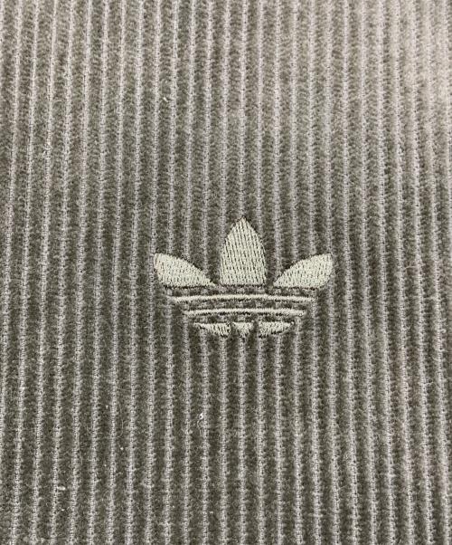 adidas（アディダス）adidas (アディダス) コーデュロイ フーディー オリーブ サイズ:Mの古着・服飾アイテム