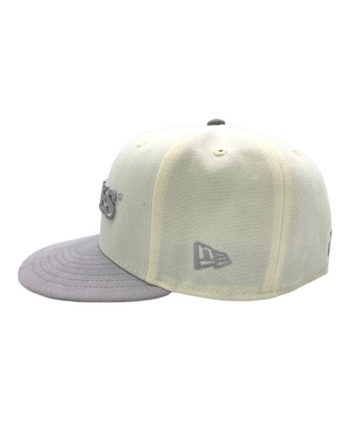 New Era（ニューエラ）New Era (ニューエラ) LFYT (エルエフワイティー) SAMPLES (サンプルズ) キャップ ホワイト×グレー サイズ:7 1/2の古着・服飾アイテム