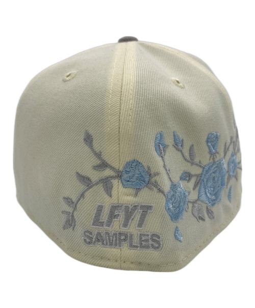 New Era（ニューエラ）New Era (ニューエラ) LFYT (エルエフワイティー) SAMPLES (サンプルズ) キャップ ホワイト×グレー サイズ:7 1/2の古着・服飾アイテム
