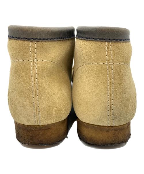 CLARKS（クラークス）CLARKS (クラークス) wu-tang clan (ウータンクラン) ワラビーブーツ ベージュ サイズ:US(M)/9の古着・服飾アイテム