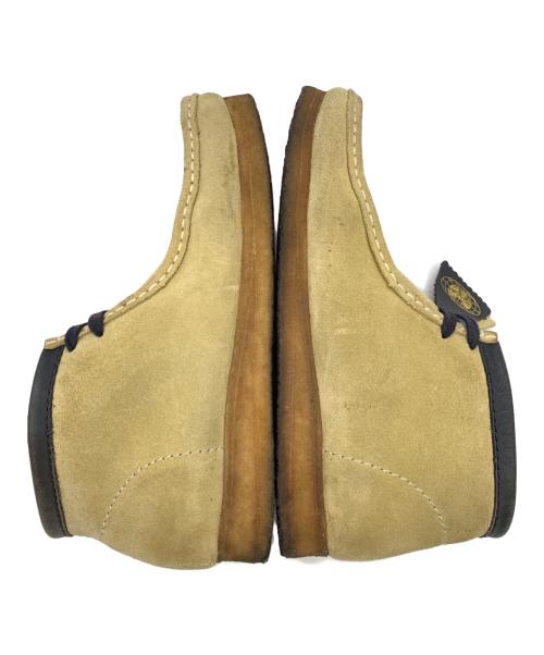 CLARKS（クラークス）CLARKS (クラークス) wu-tang clan (ウータンクラン) ワラビーブーツ ベージュ サイズ:US(M)/9の古着・服飾アイテム